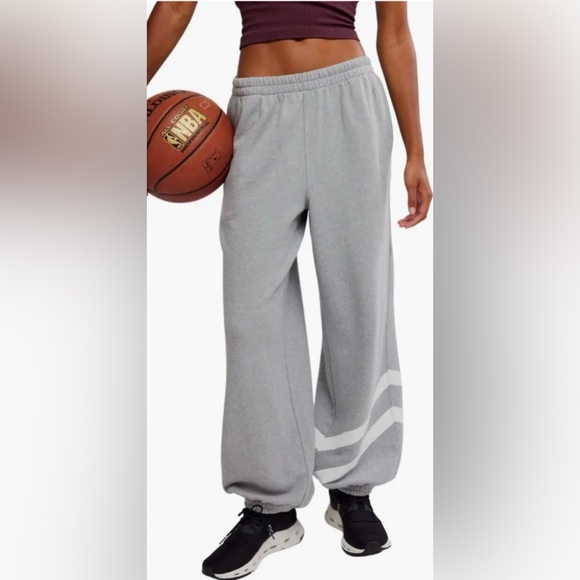 Free People FP Movement All Star Oversize Graphic Joggers. NWT.
Heather gray - Picture 7 of 9